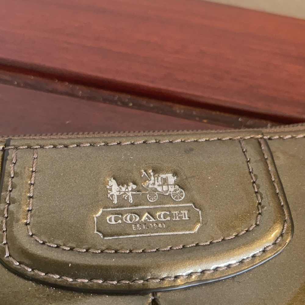 Coach patent leather wristlet - Picture 2 of 4